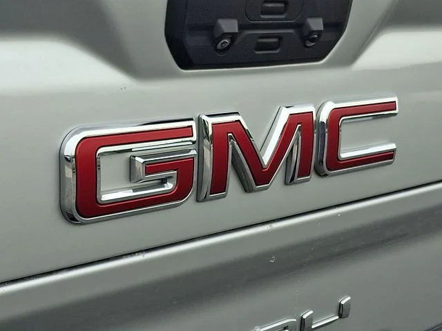 Used 2022 Silver GMC Denali image 29