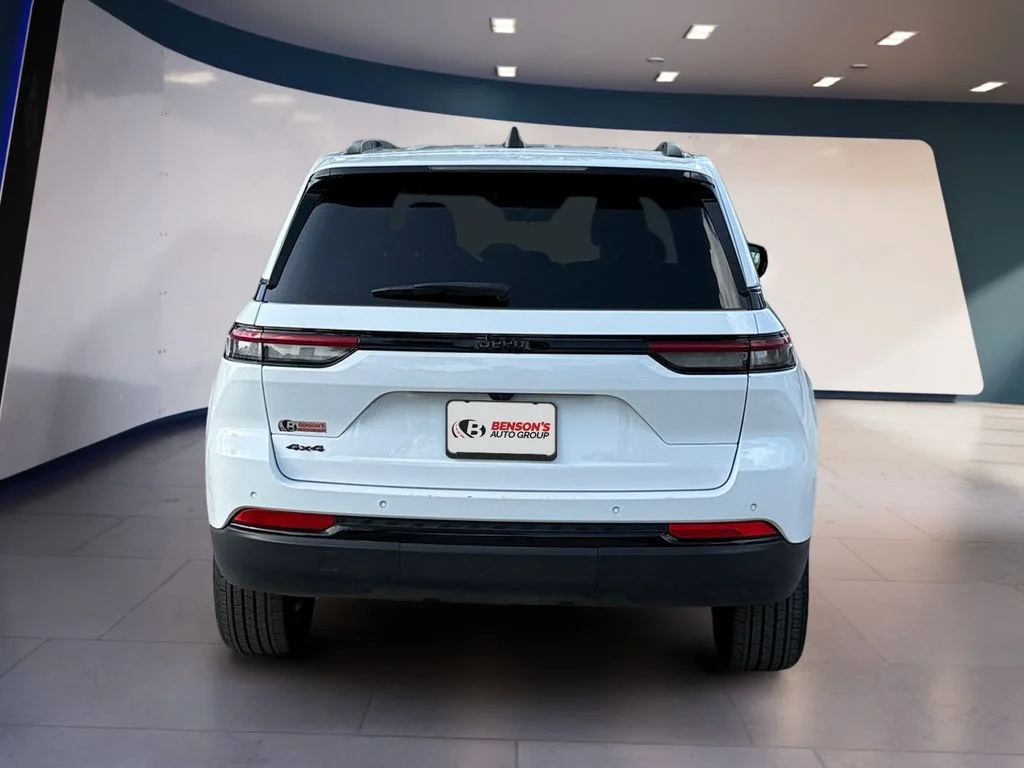 Used 2025 White Jeep Altitude image 4