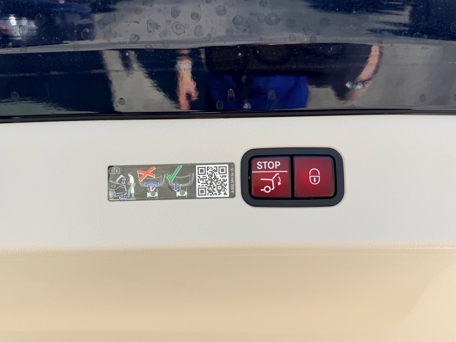 Certified Used 2023 Nautical Blue Metallic Mercedes-Benz 580 image 28