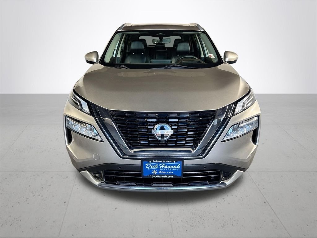Used 2023 Gold Nissan Platinum image 3