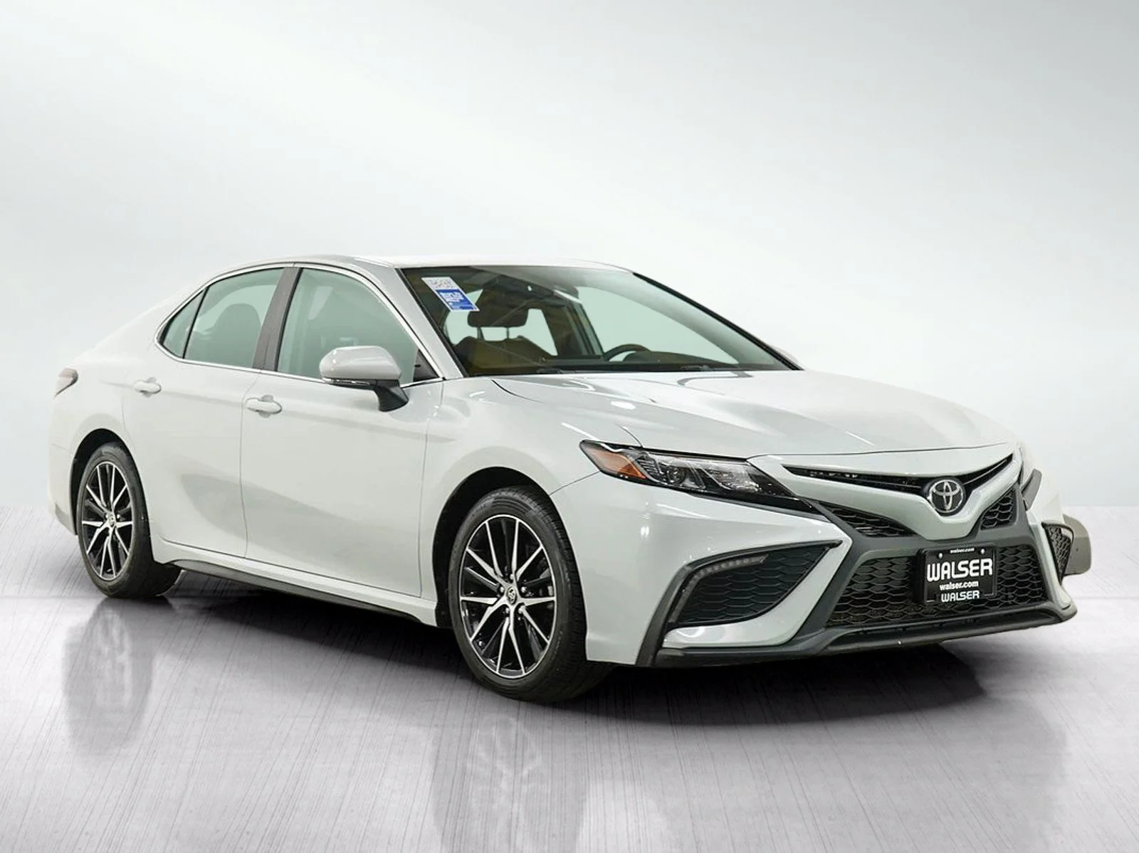 Used 2022  Toyota SE image 7