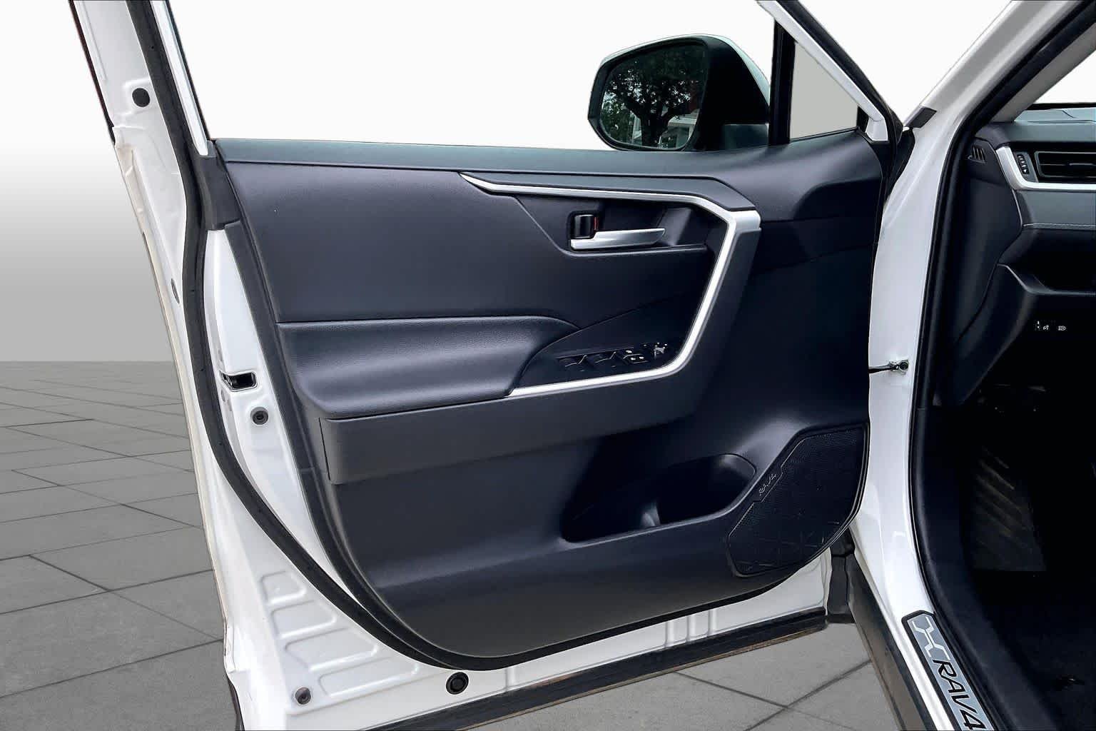 Used 2021 Super White Toyota XLE image 22
