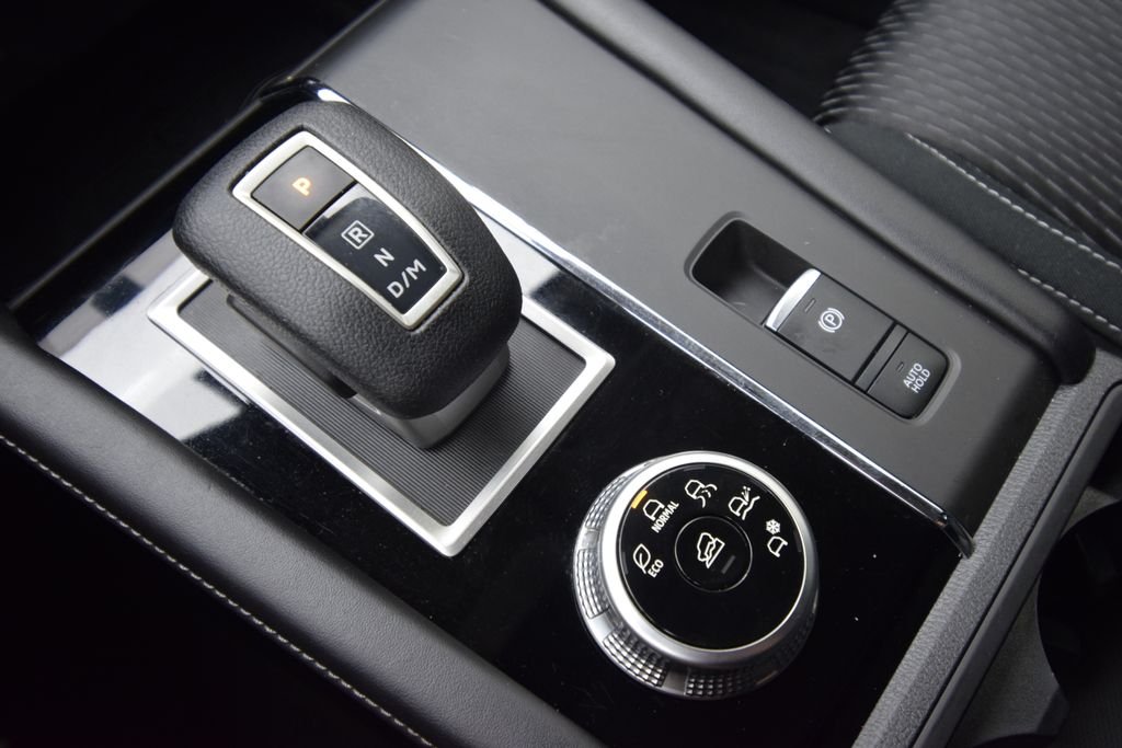 Used 2022  Mitsubishi ES image 18
