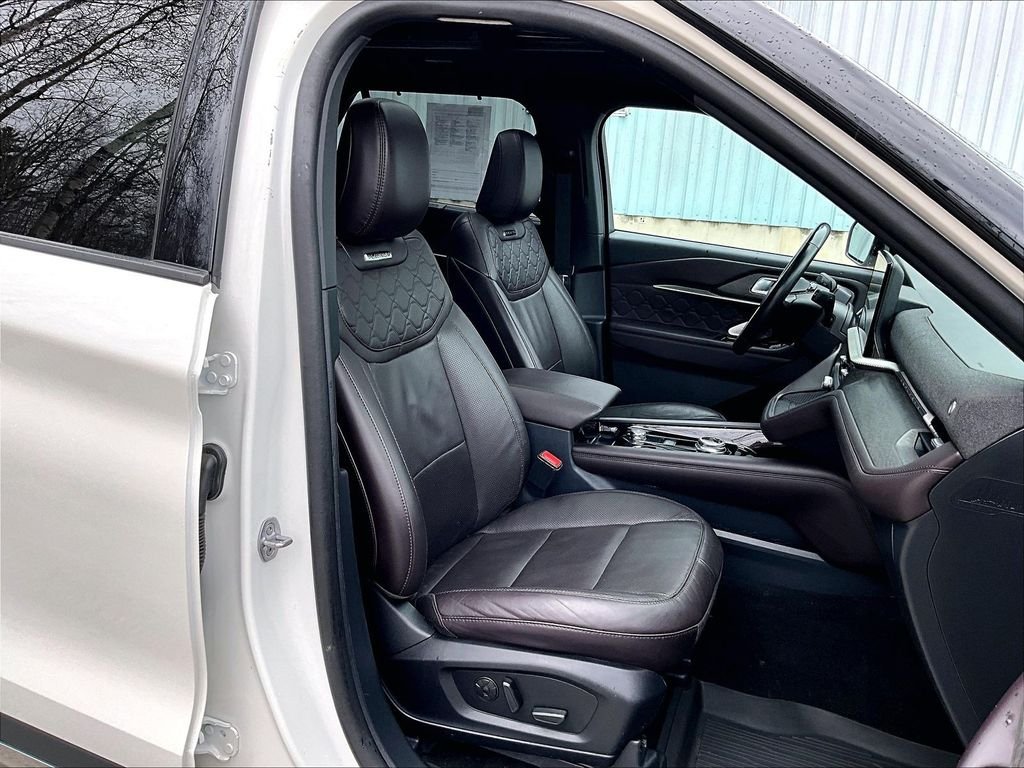 Used 2025 Star White Metallic Tri-Coat Ford Platinum image 11