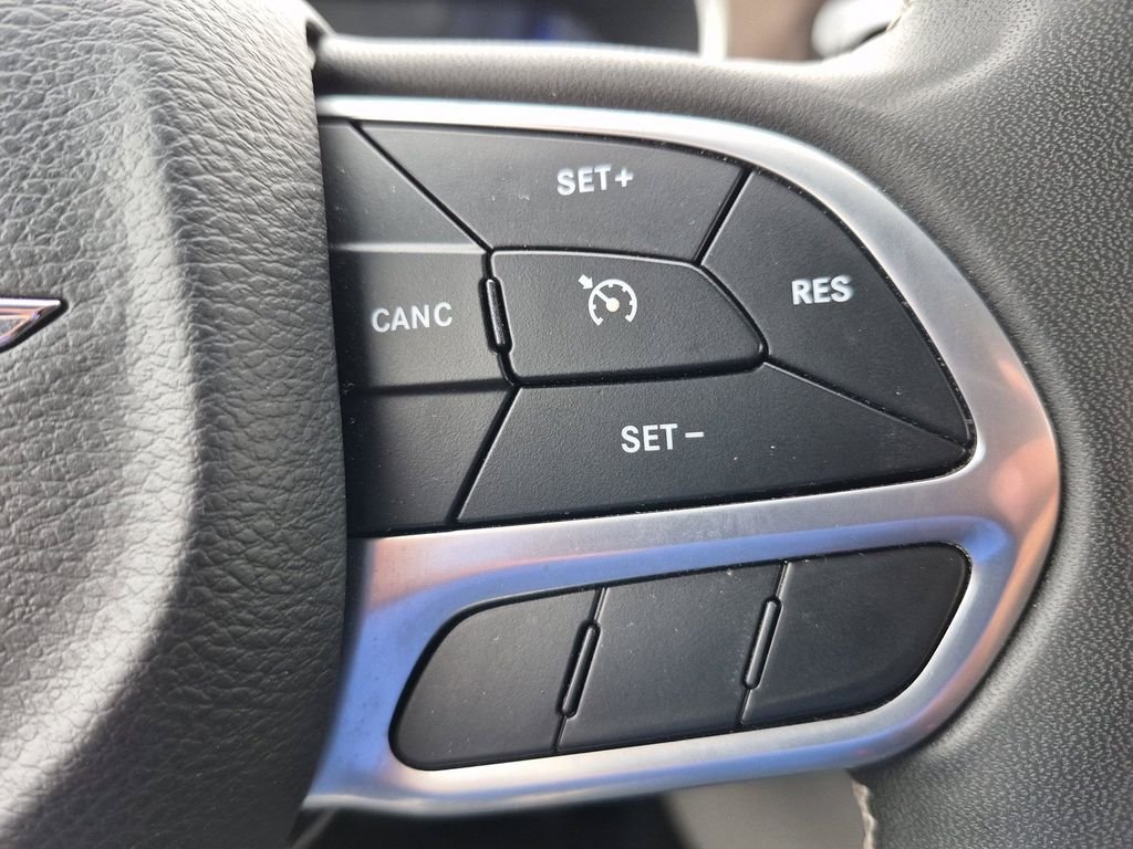 Used 2023 Bright White Clearcoat Chrysler LX image 26