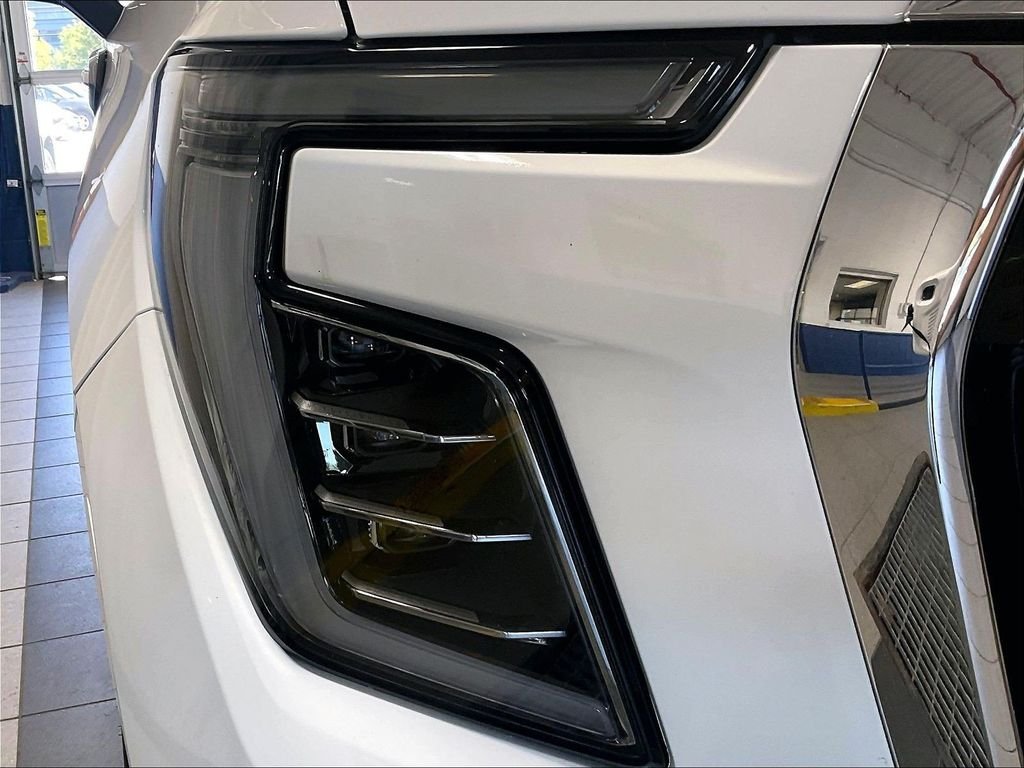 Used 2025 White GMC Elevation image 34