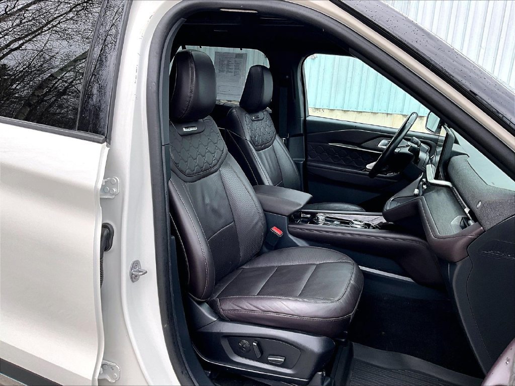Used 2025 Star White Ford Platinum image 11