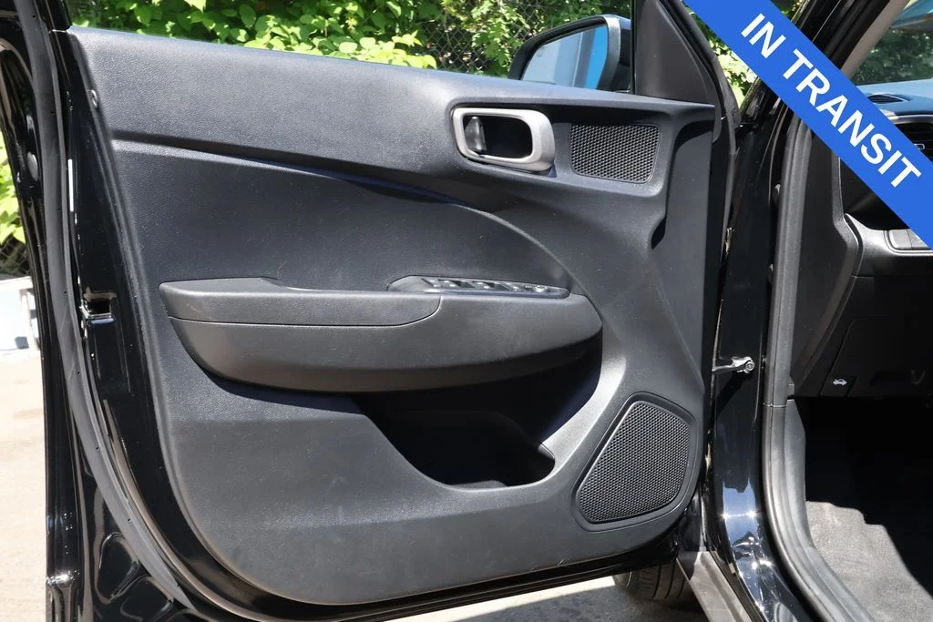 Used 2025 Onyx Black Hyundai SE image 15
