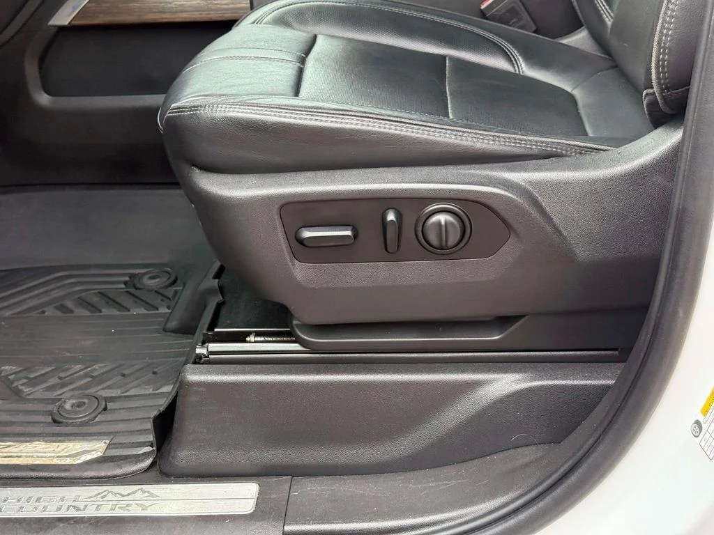 Used 2021 White Chevrolet High Country image 18
