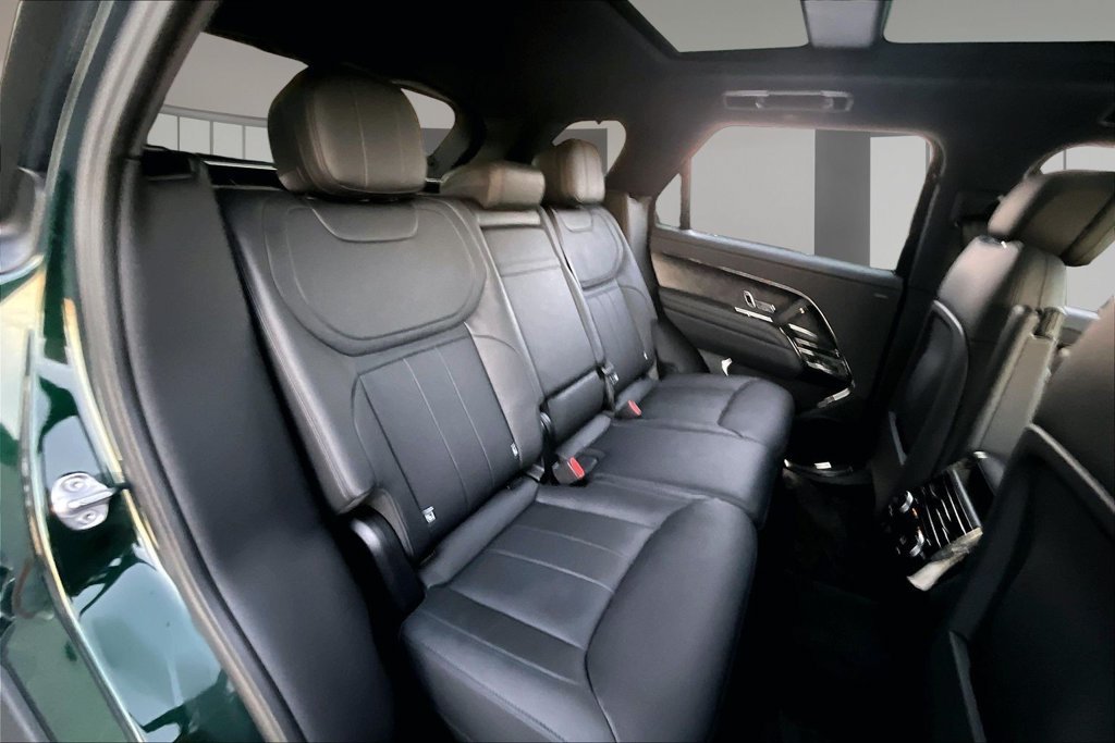 Certified Used 2025 British Racing Green SV Bespoke Ultra Met Gloss Land Rover Dynamic SE image 23