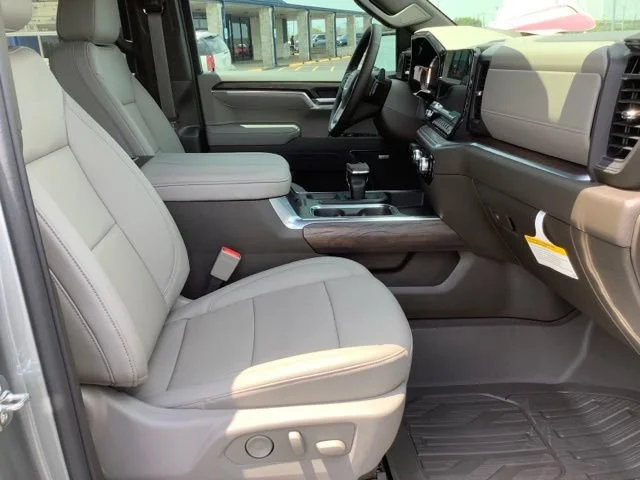 2026 GMC Sierra 1500 SLT - Photo 18