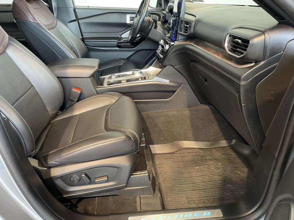 Used 2021 Silver Metallic Ford Platinum image 22