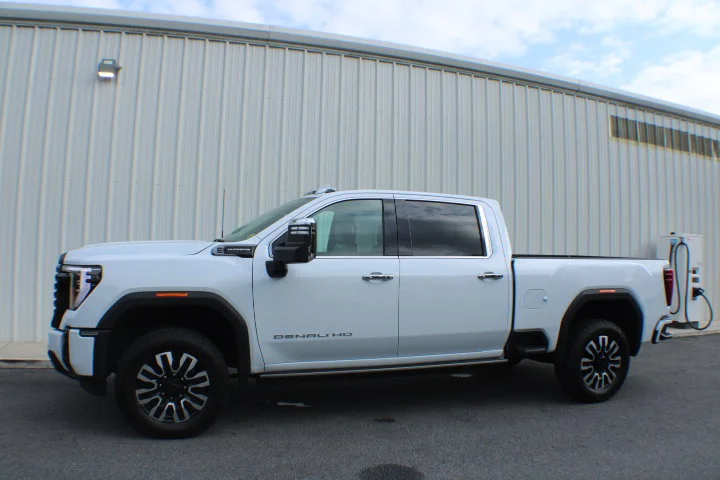 Certified Used 2026 Glacier White Tricoat GMC Denali Ultimate image 4