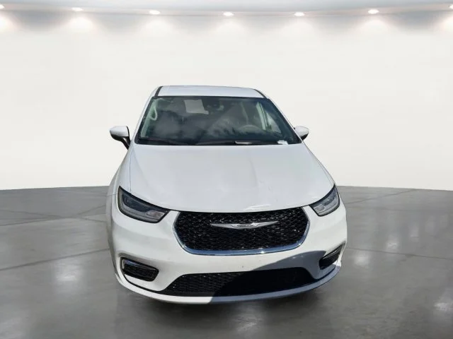 Used 2023 White Chrysler Touring L image 6