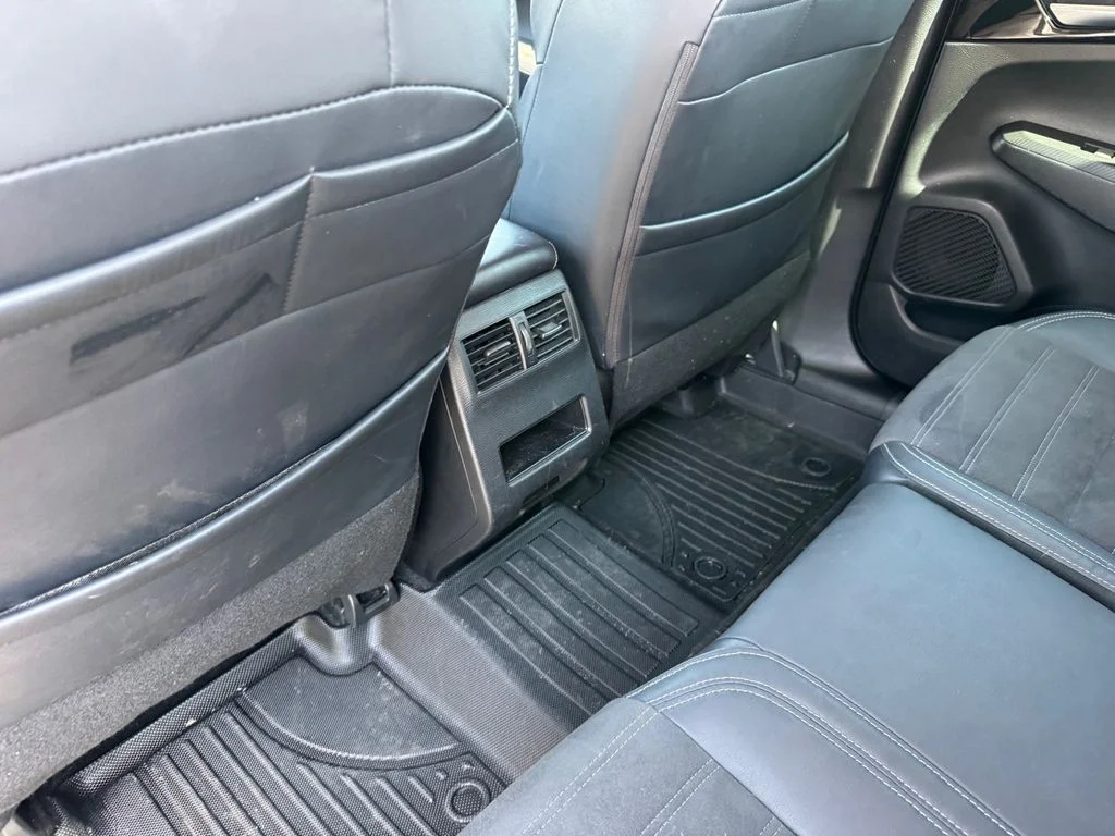 Used 2022 Silver Mitsubishi  image 17