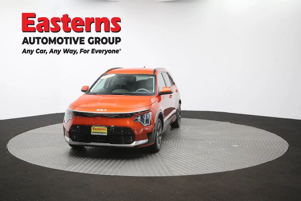 Used 2023 Red Kia Wind image 52