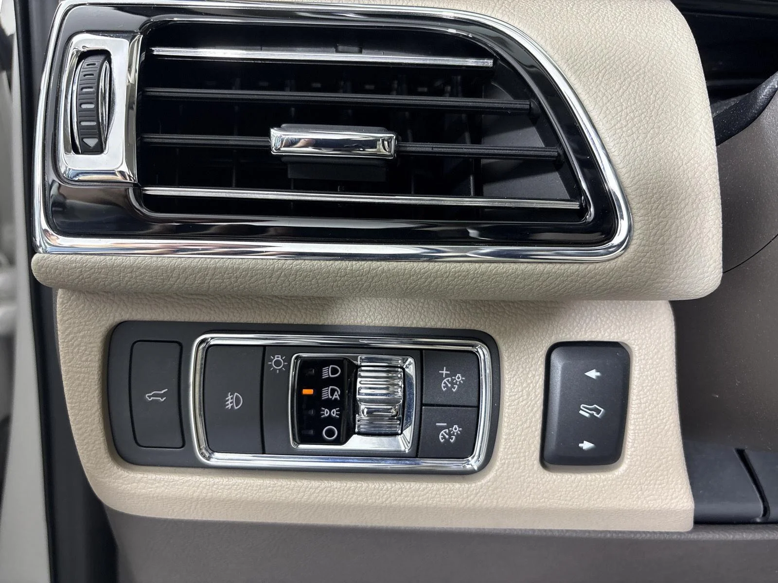 Used 2022 Ceramic Pearl Metallic Tri-Coat Lincoln Reserve image 7