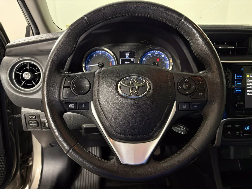 Used 2018 Gray Toyota SE image 17