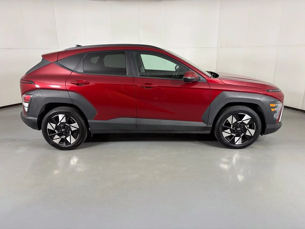 Used 2025 Red Hyundai SEL image 9