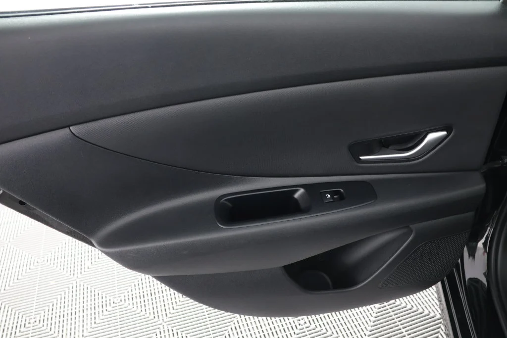 Used 2025 Abyss Black Hyundai SEL Convenience image 27