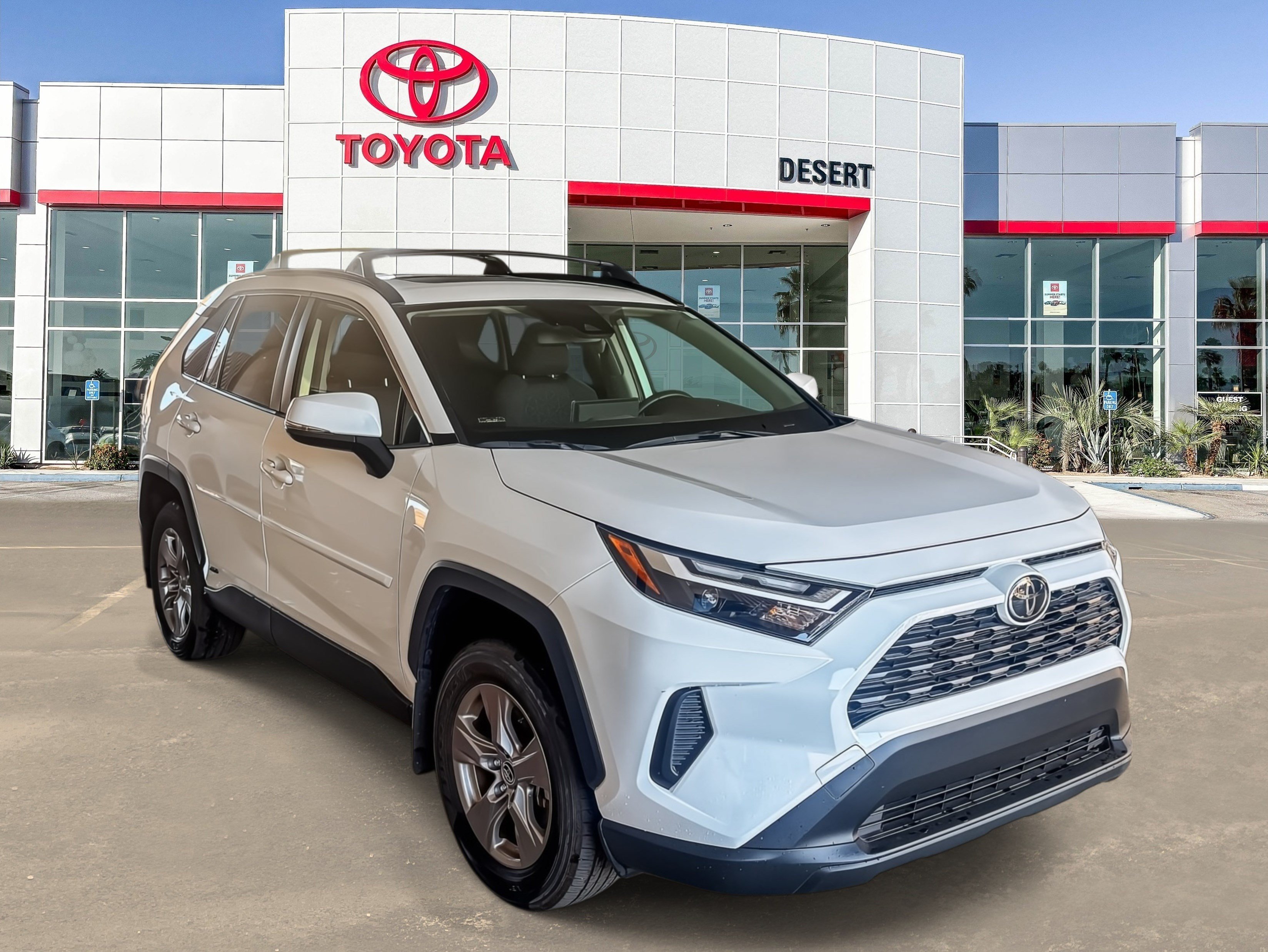 Used 2025 Ice Cap Toyota Hybrid XLE image 1