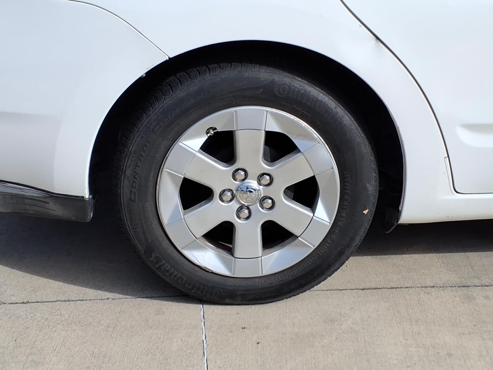 Used 2009 White Toyota Touring image 3