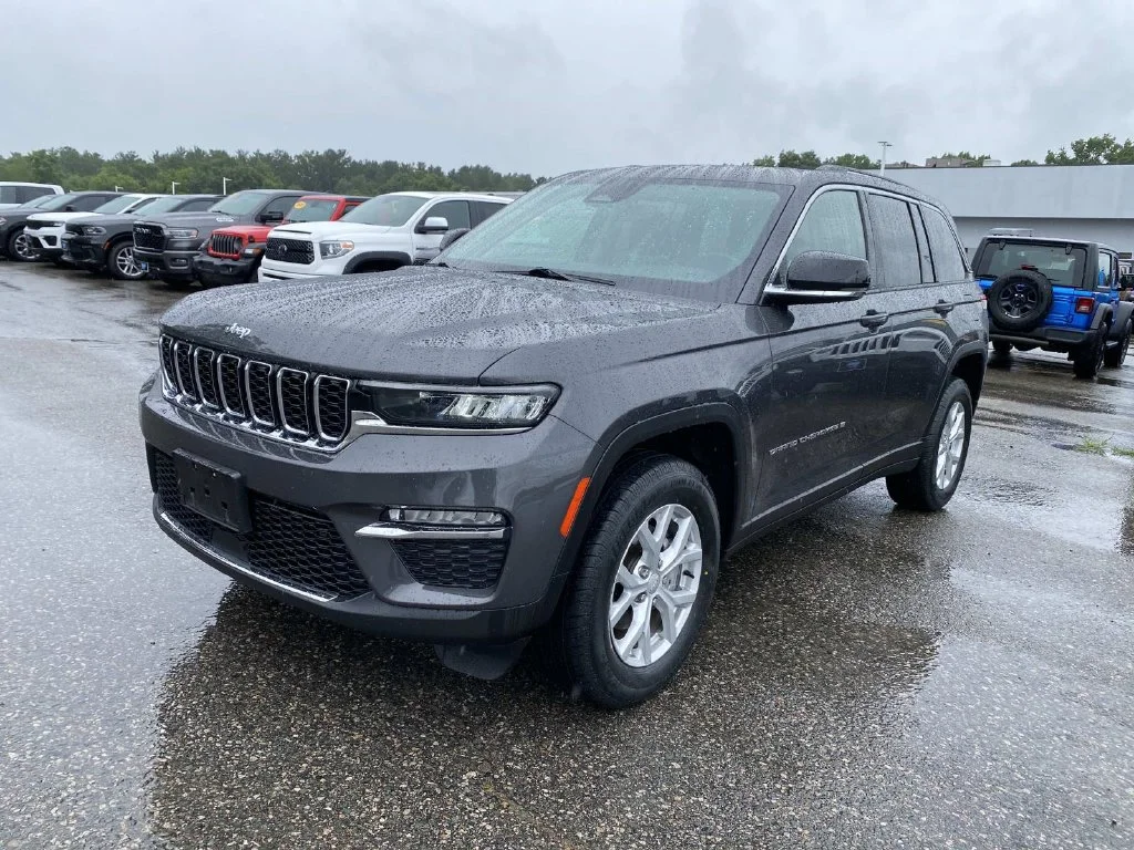 Certified Used 2023 Gray Jeep Limited image 8