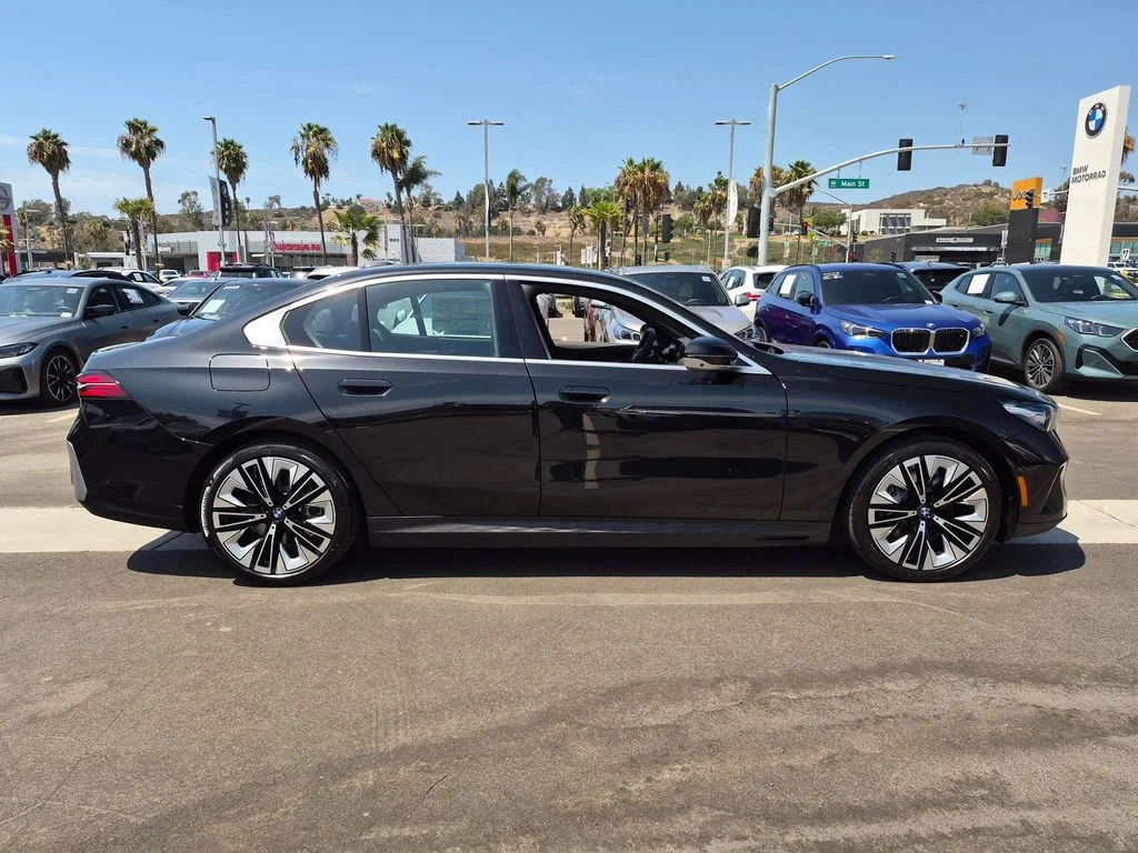 New 2027 Black BMW eDrive40 image 3