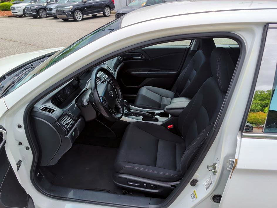 Used 2014 White Orchid Pearl Honda Sport image 8