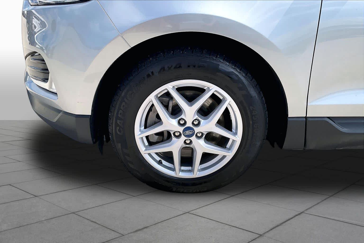 Used 2021 Iconic Silver Ford SEL image 11
