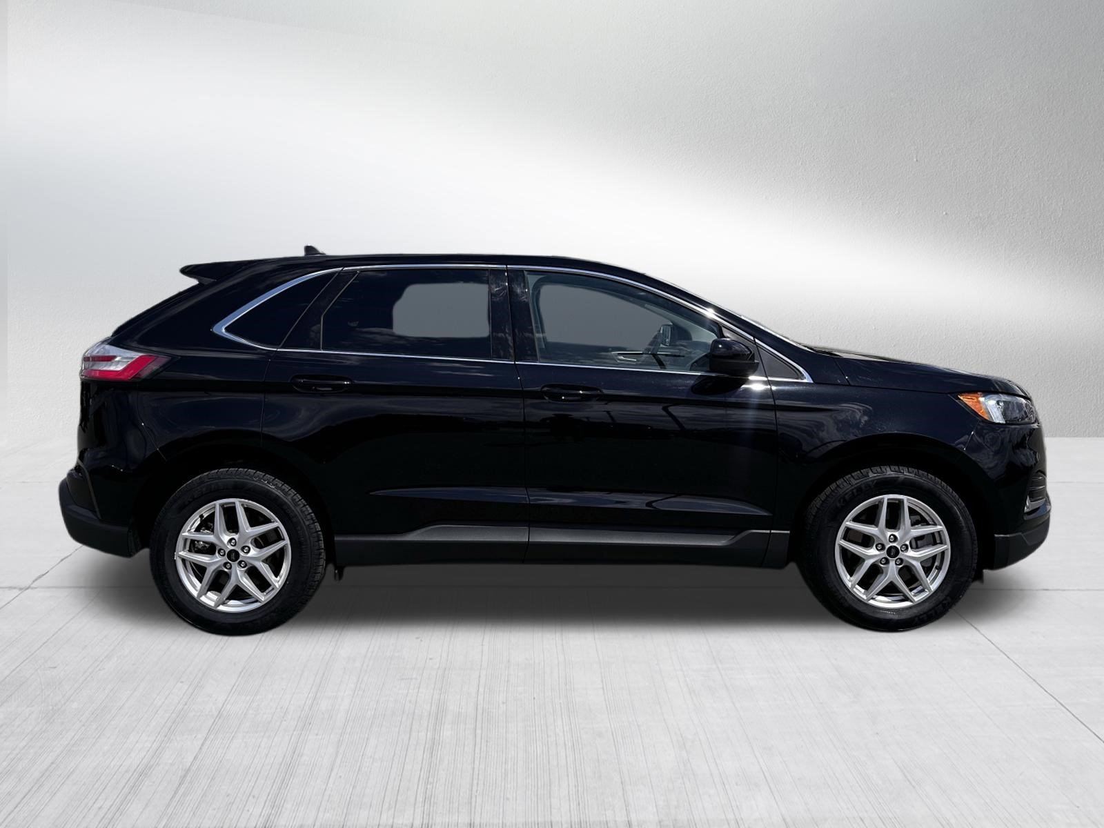 Certified Used 2024 Agate Black Metallic Ford SEL image 8