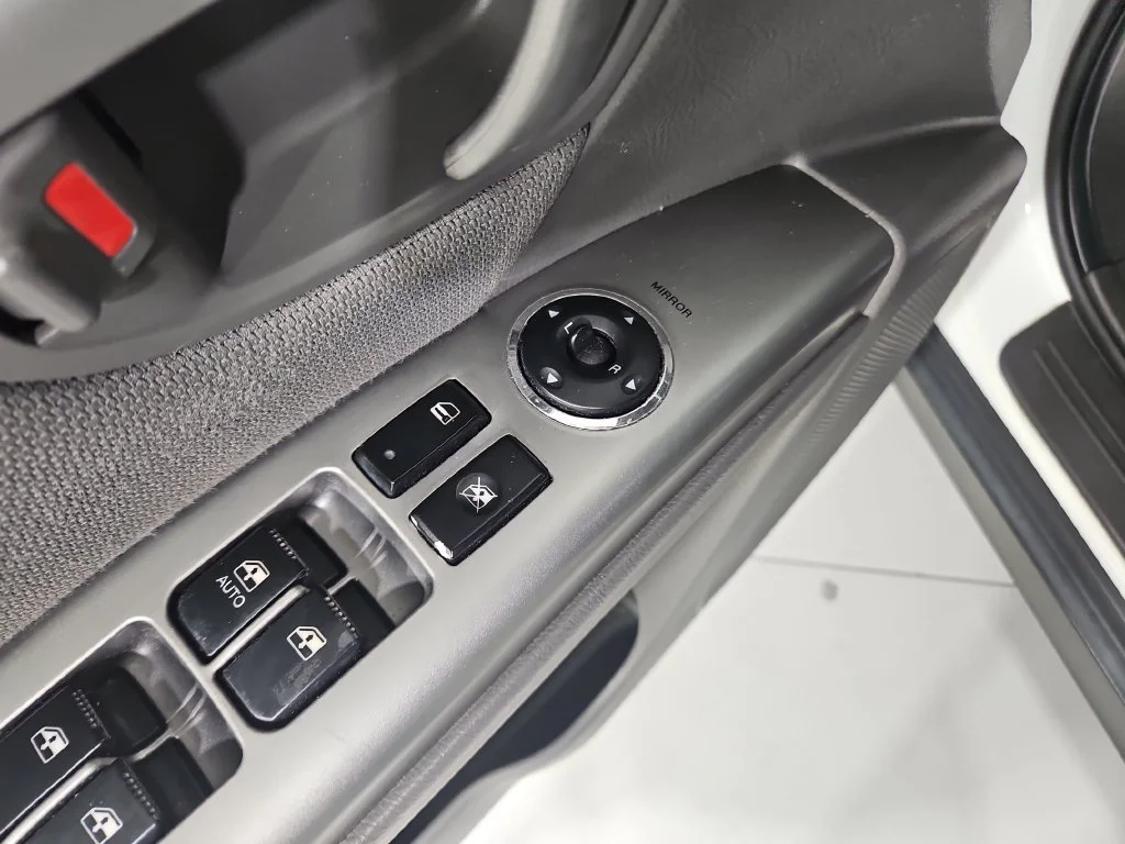 Used 2012 White Hyundai GLS image 12