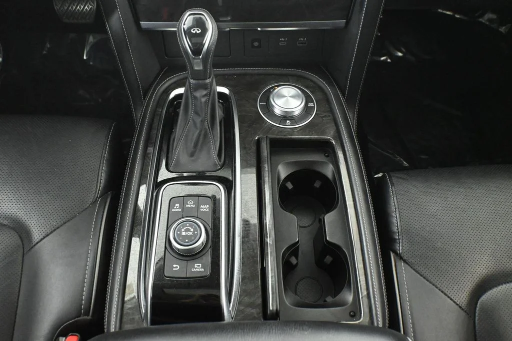 Certified Used 2023 White INFINITI LUXE image 23