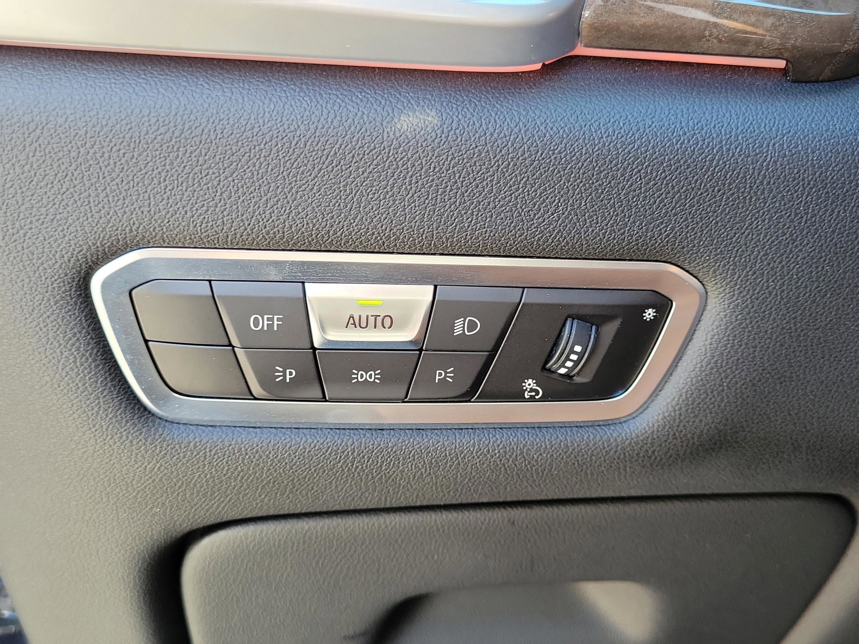 Used 2022 Carbon Black Metallic BMW xDrive40i image 12