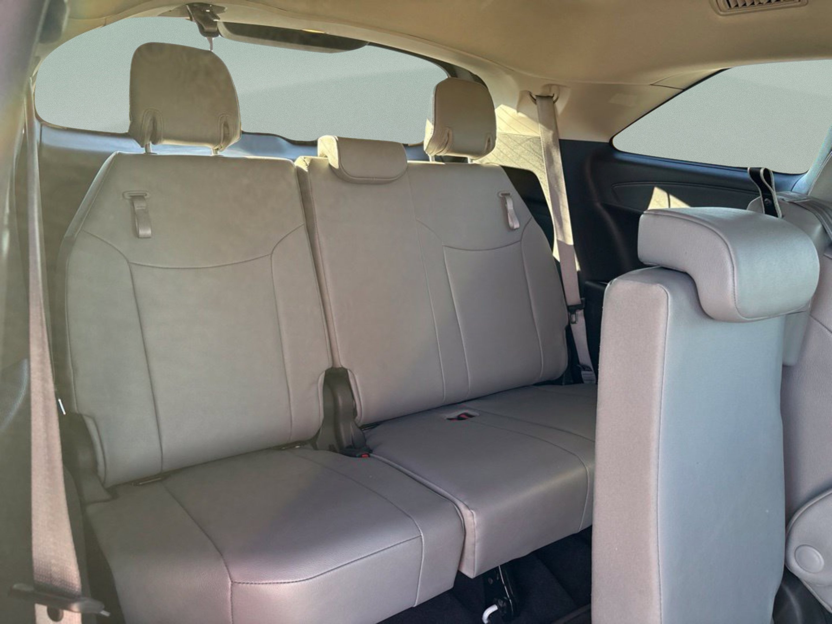 Used 2025 Pearl Toyota XLE image 23