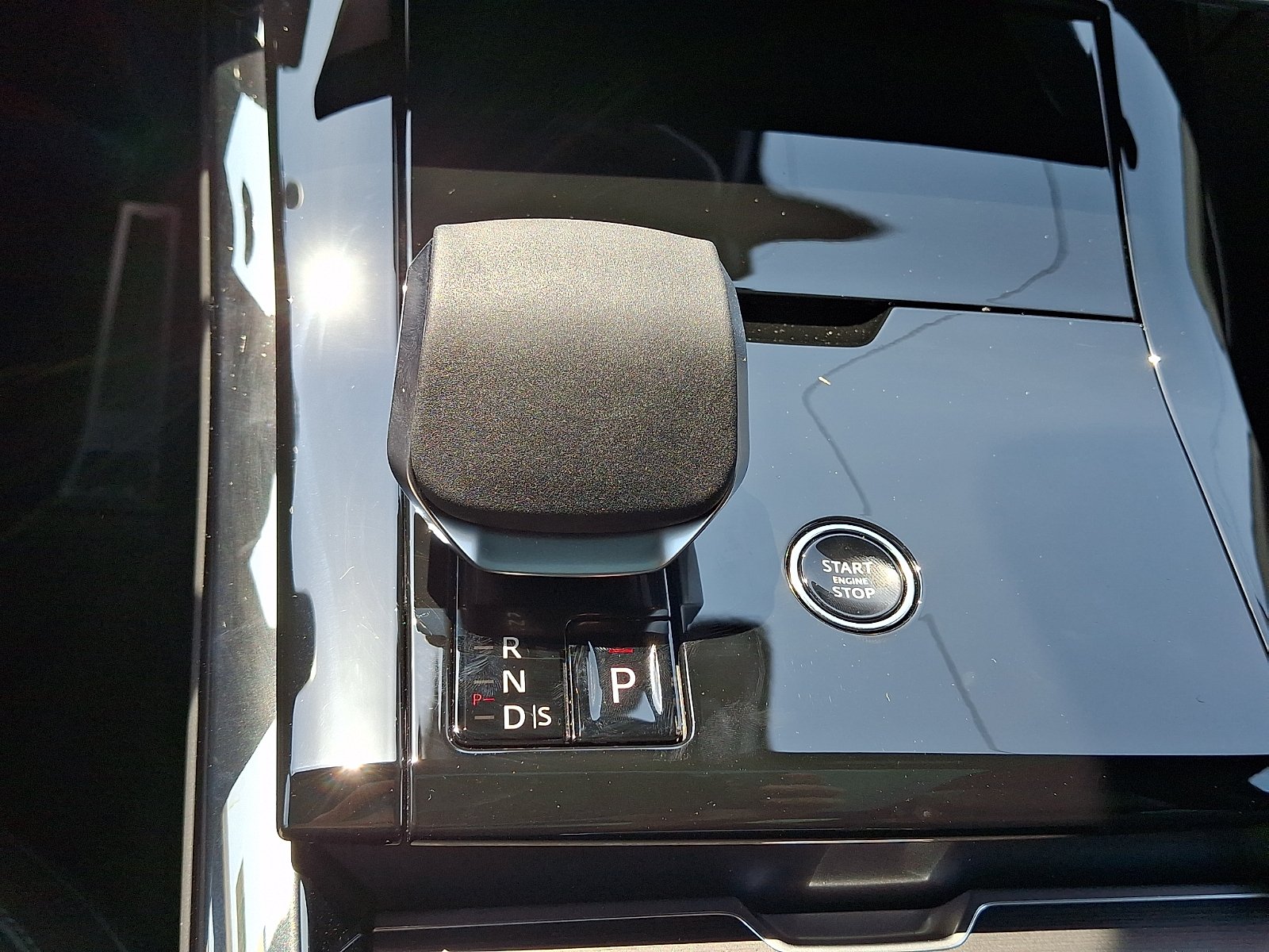 New 2026 Fuji White Land Rover P400 Dynamic SE image 12