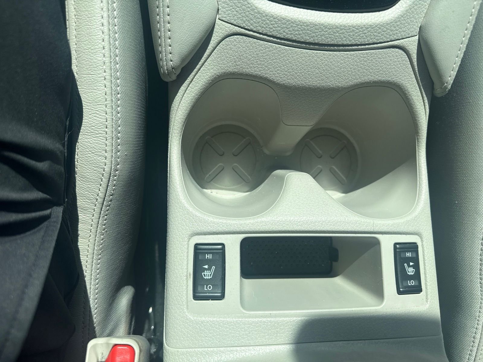 Used 2019 White Nissan SL image 19