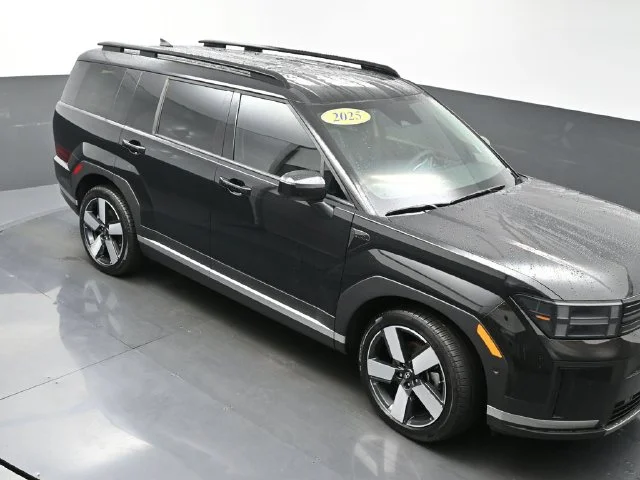 Used 2025 Black Hyundai Limited image 37