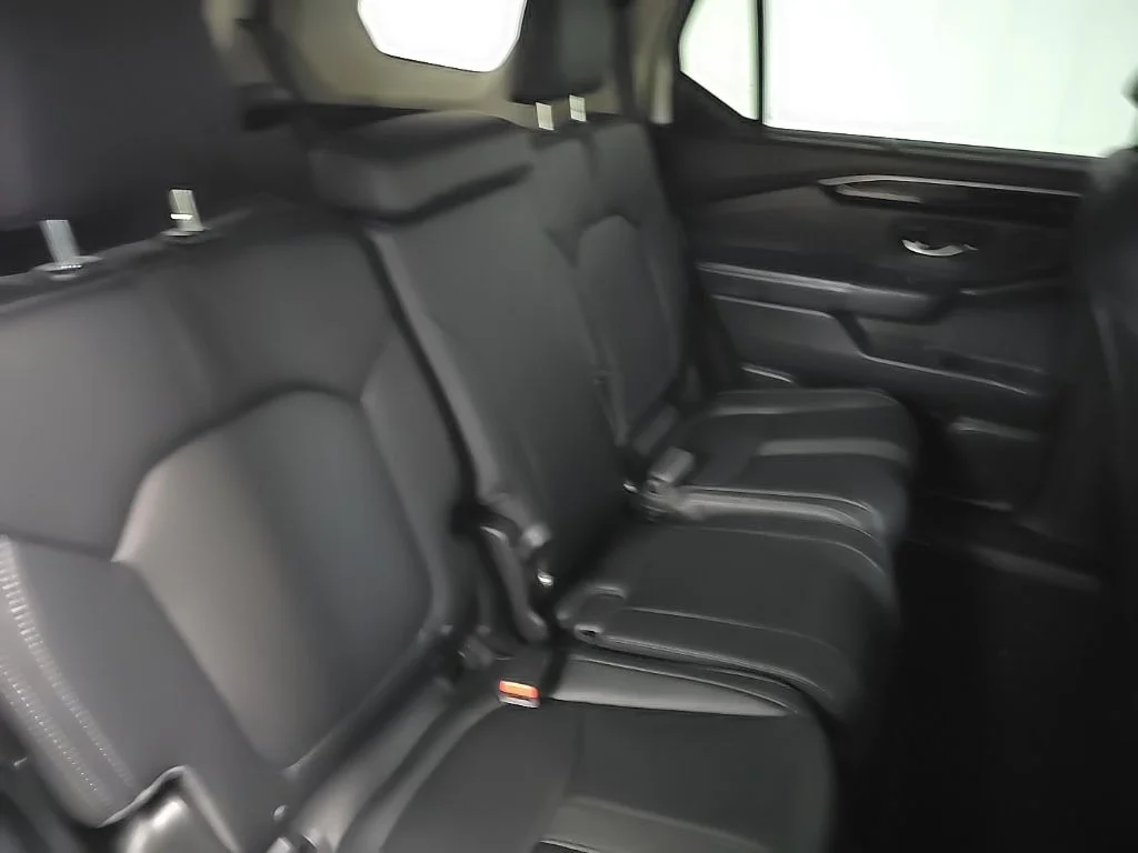 Used 2023  Honda EX-L image 18