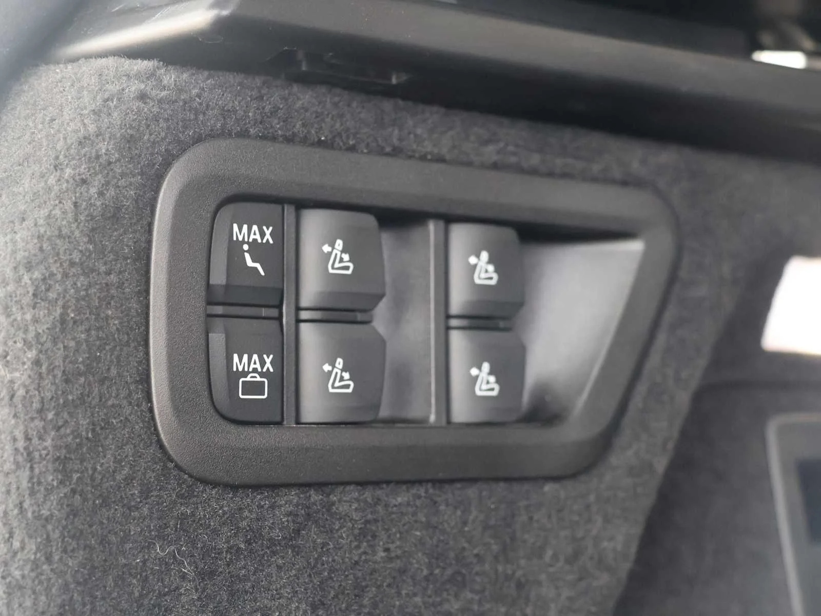 Certified Used 2025 Skyscraper Grey Metallic BMW M60i image 31