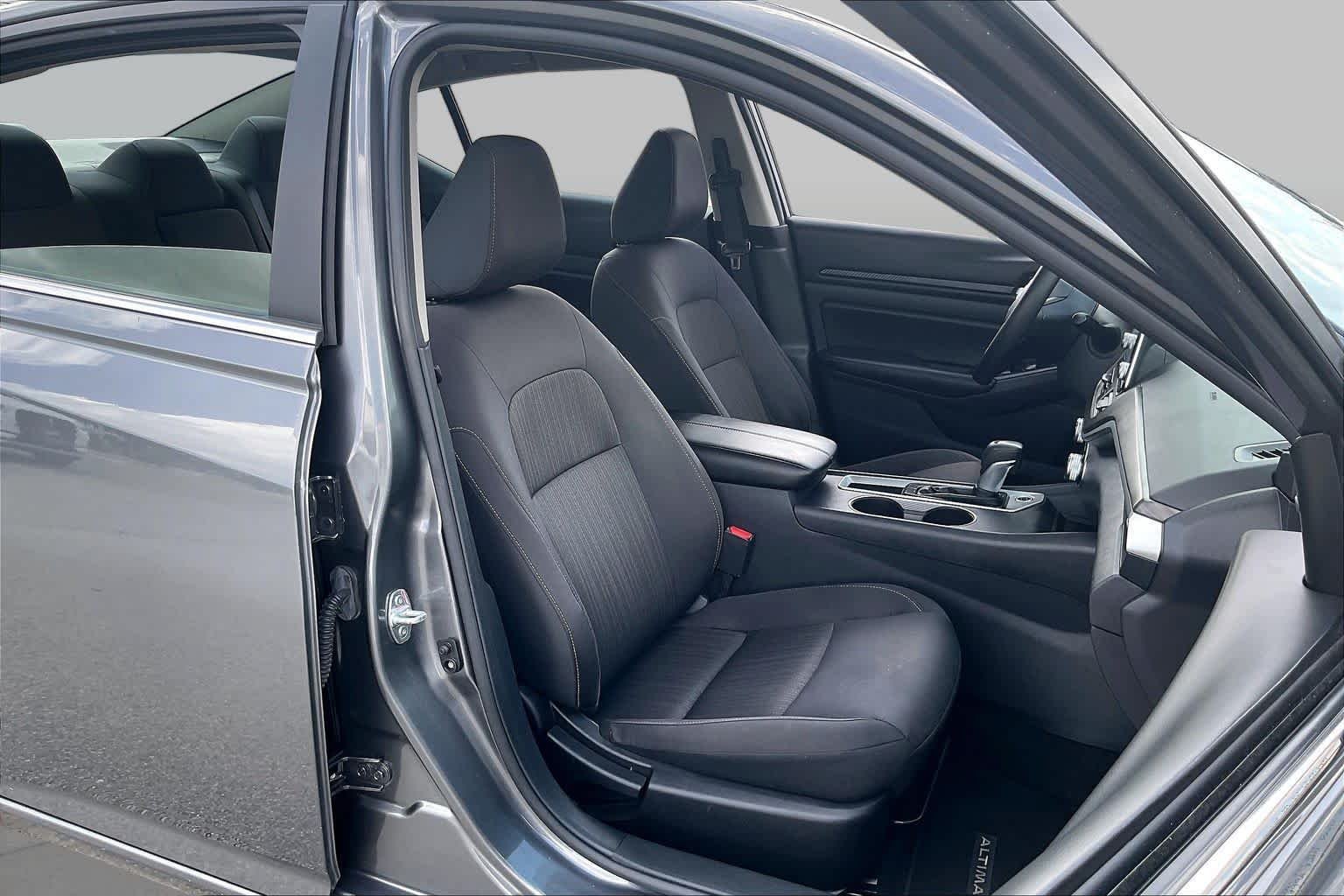 Used 2025 Gun Metallic Nissan SV image 9