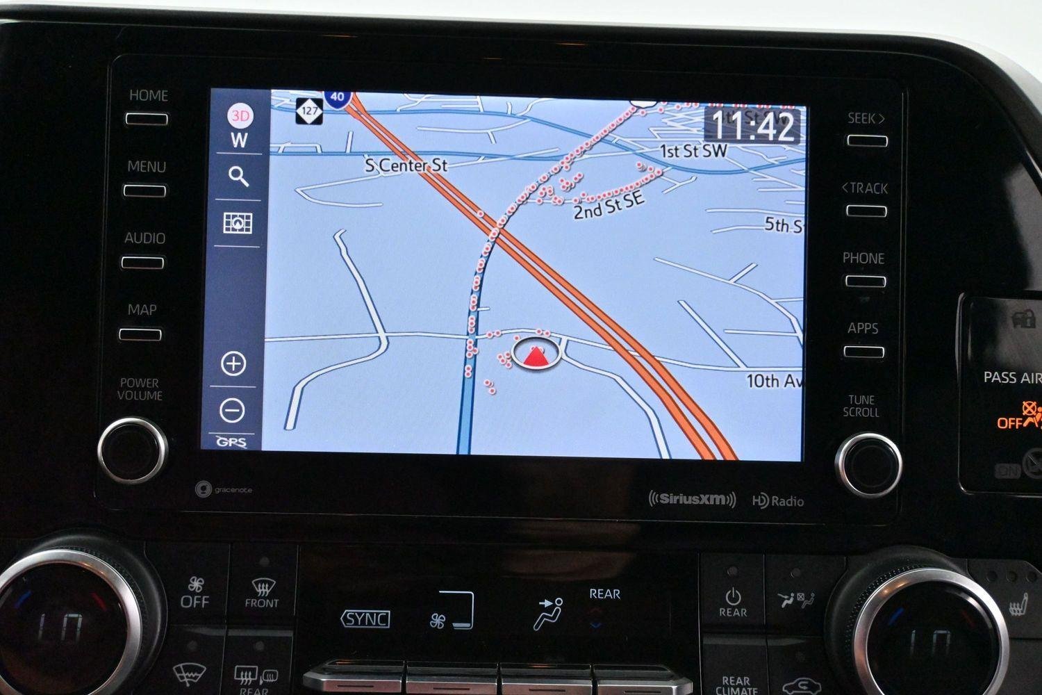 Used 2022 Wind Chill Pearl Toyota XLE image 22