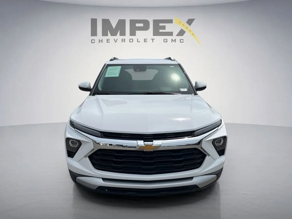 Used 2025 Summit White Chevrolet LT image 8