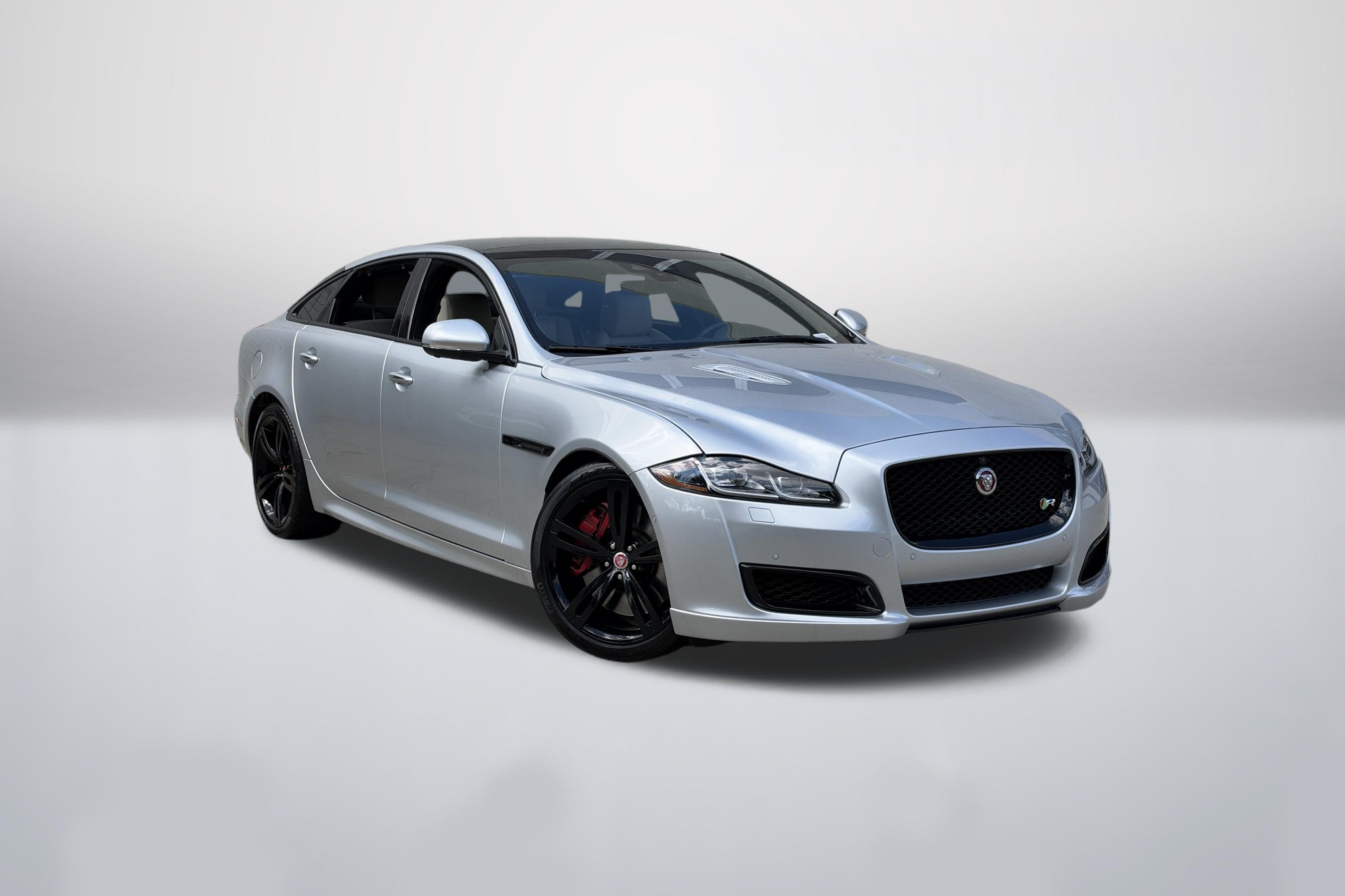 Used 2019 Silver Jaguar 575 image 1