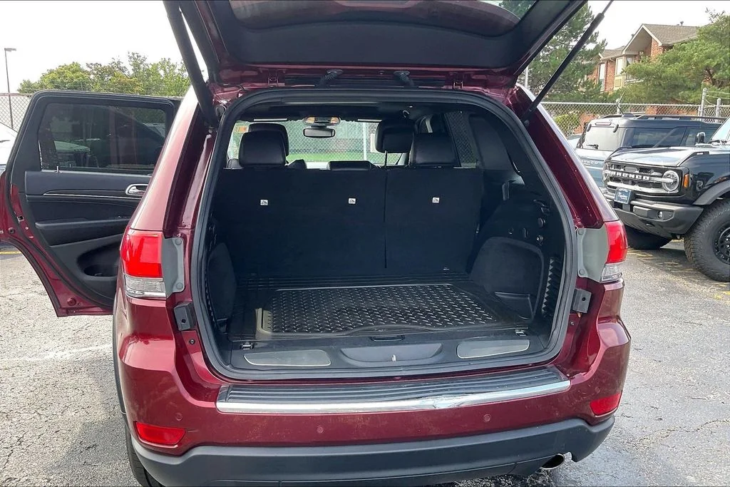 Used 2019 Red Jeep Limited image 26