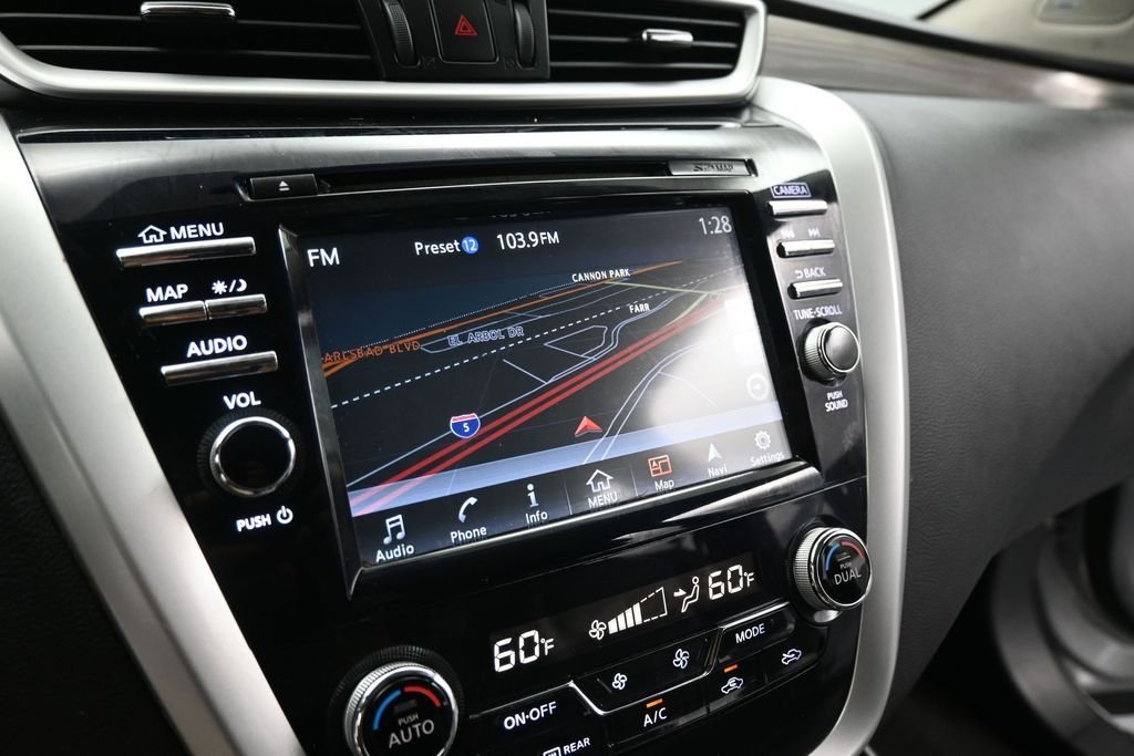Used 2016 Silver Nissan SL image 13