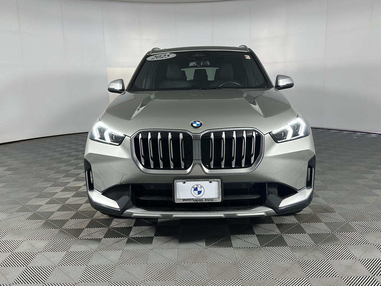 Used 2024 Space Silver Metallic BMW xDrive28i image 3