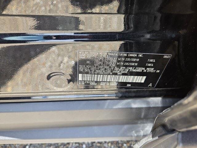 Used 2022 Midnight Black Metallic Toyota XLE Premium image 33