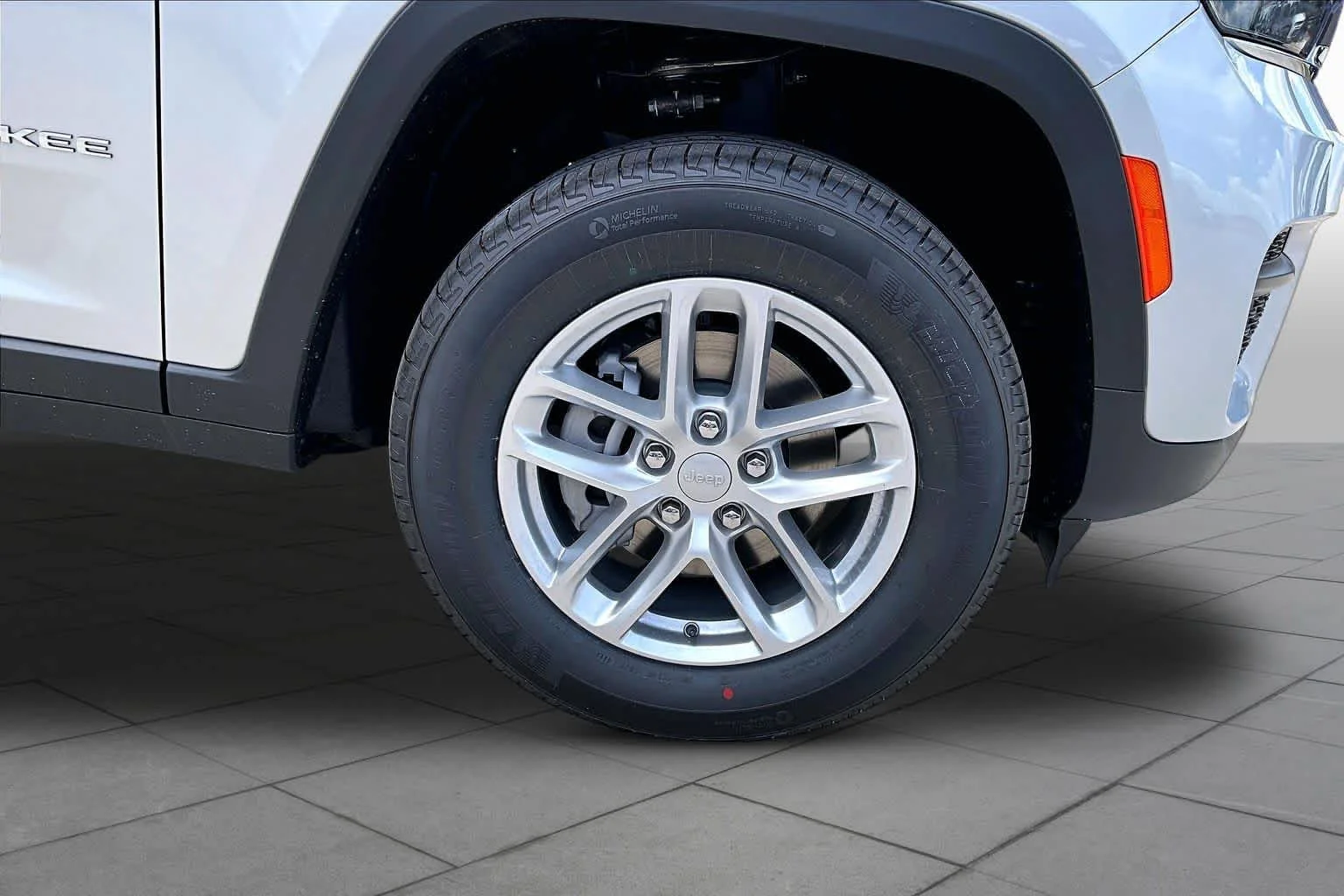 New 2026 Silver Zynith Exterior Paint Jeep Laredo image 11