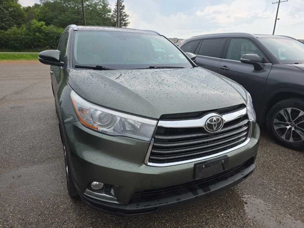 Used 2015 Green Toyota Limited Platinum V6 image 1
